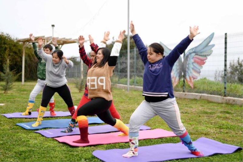 DOWN SENDROMLU ÇOCUKLARA YOGA KURSU