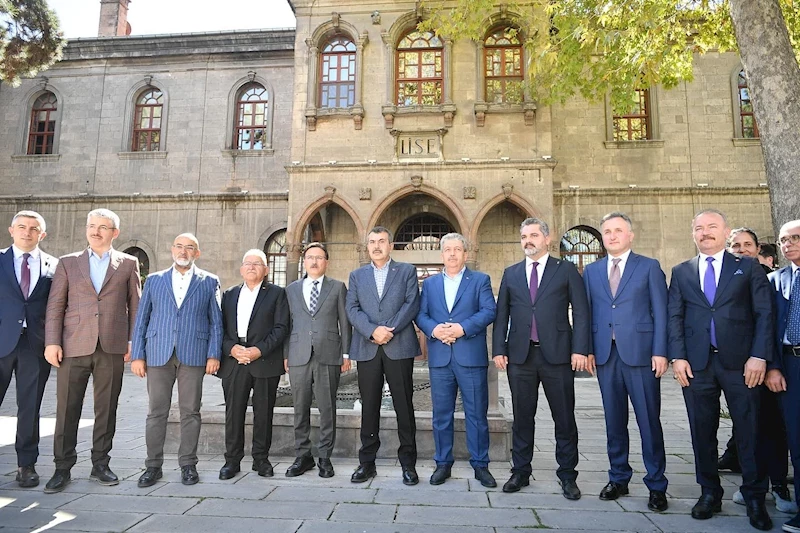 Büyükkılıç, Milli Eğitim Bakanı Tekin ile Kayseri Lisesi Öğretmenler Odası Buluşması Programı’na Katıldı