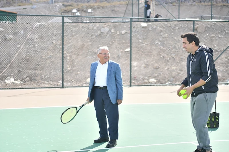 12 Adet Yeni Tenis Kortunu İnceleyen Başkan Büyükkılıç: “Hayallerimiz Bir Bir Gerçekleşiyor”