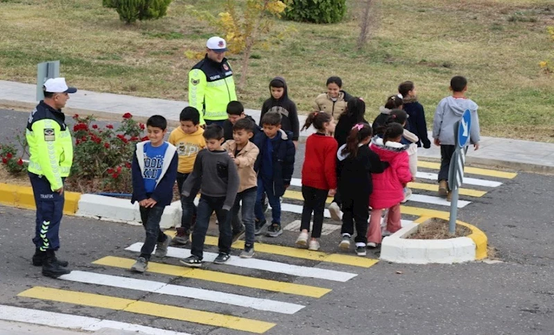 Çocuklar Trafik Kurallarını Trafik Eğitim Parkı’nda Eğlenerek Öğrendi