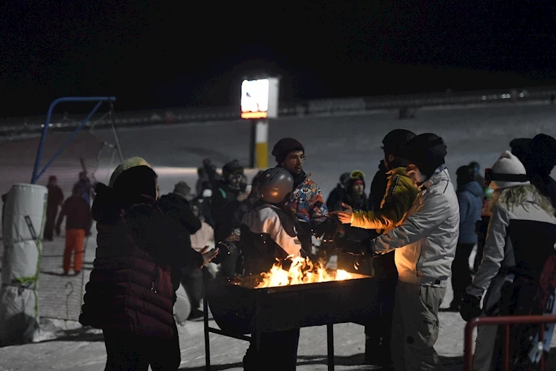 Büyükşehir Erciyes A.Ş.’den Kayak Tutkunları İçin Gece Kayağı Etkinliği