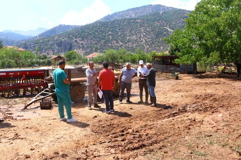 Büyükşehir Elmalı Yuva’da afetzedeleri yalnız bırakmadı