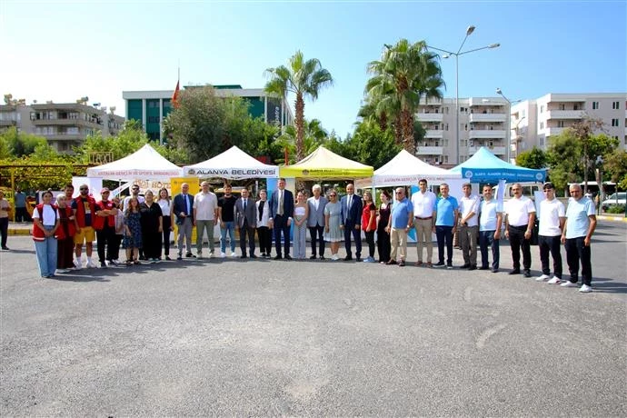 ALANYA’YA GELEN ÜNİVERSİTELİLERE SICAK KARŞILAMA