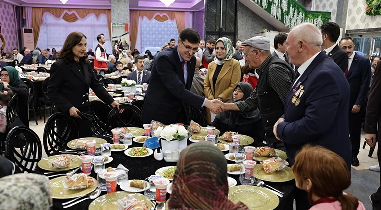 GAZİLERİMİZ ONURUNA VEFA YEMEĞİ DÜZENLENDİ