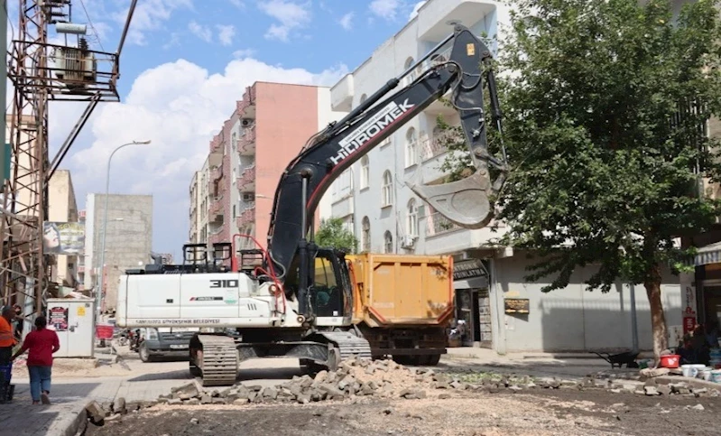 Viranşehir’de Altyapı Çalışmaları Nedeniyle Zarar Gören Yollar Sıcak Asfalt Konforu İle Buluşacak